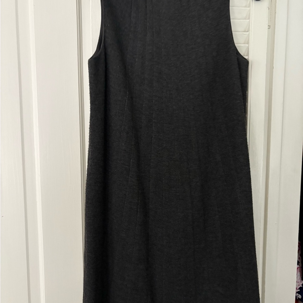 Robert Rodriguez grey knee length dress.
